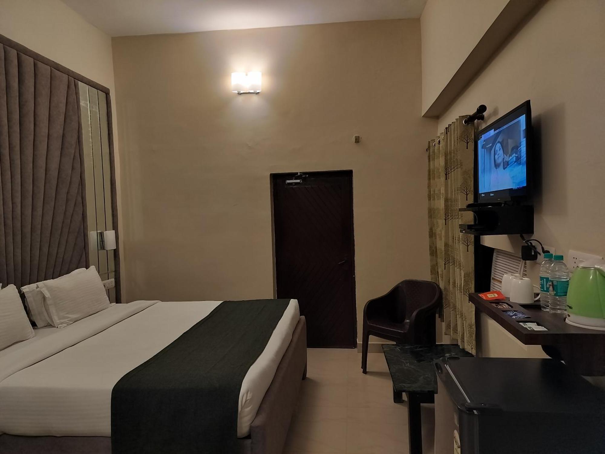 Bel-La Monde Hotel "Riverside" - Jim Corbett Garjia Buitenkant foto