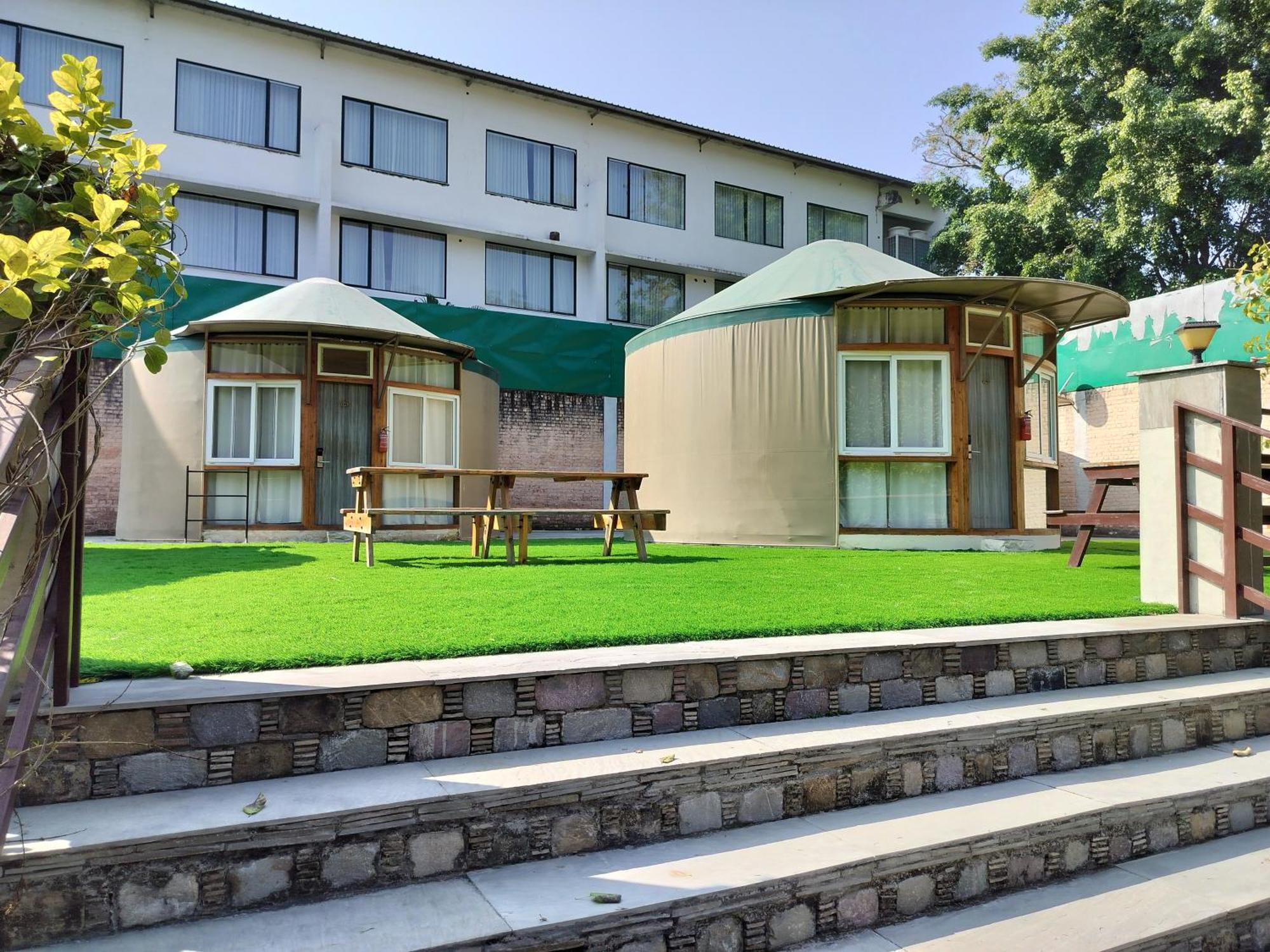 Bel-La Monde Hotel "Riverside" - Jim Corbett Garjia Buitenkant foto